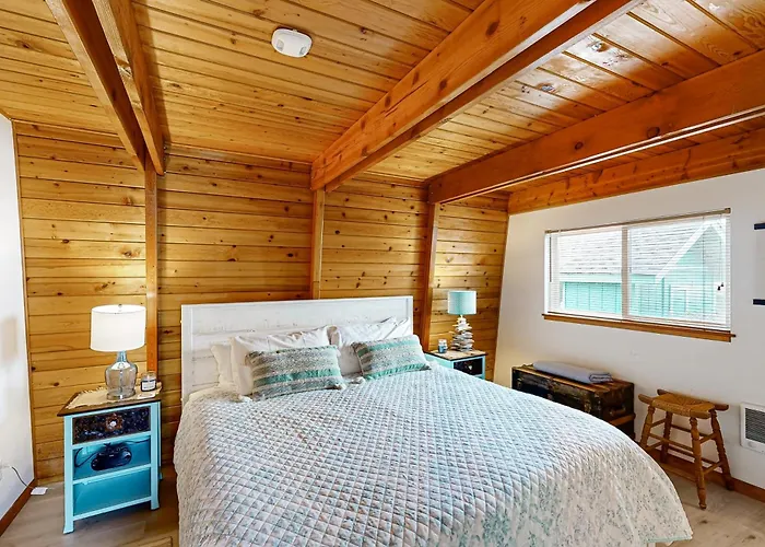 Hallie Hideaway